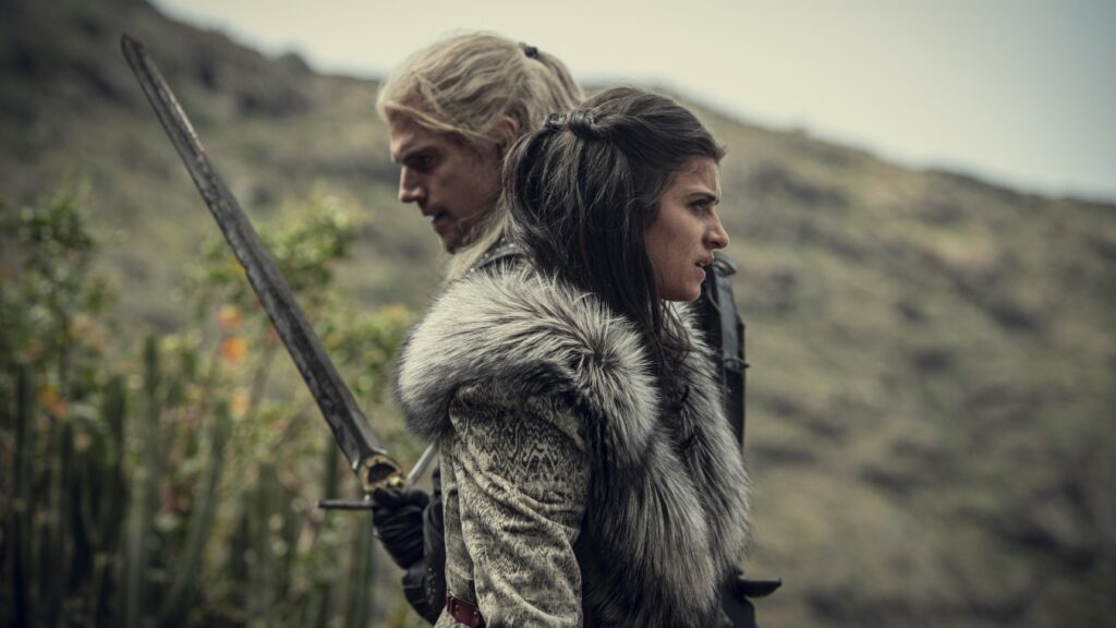 The Witcher : que pense Anya Chalotra (Yennefer) de l'arrivée de Liam Hemsworth à la place d’Henry Cavill ?