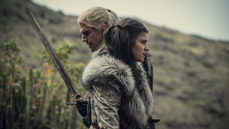 The Witcher : que pense Anya Chalotra (Yennefer) de l'arrivée de Liam Hemsworth à la place d’Henry Cavill ?