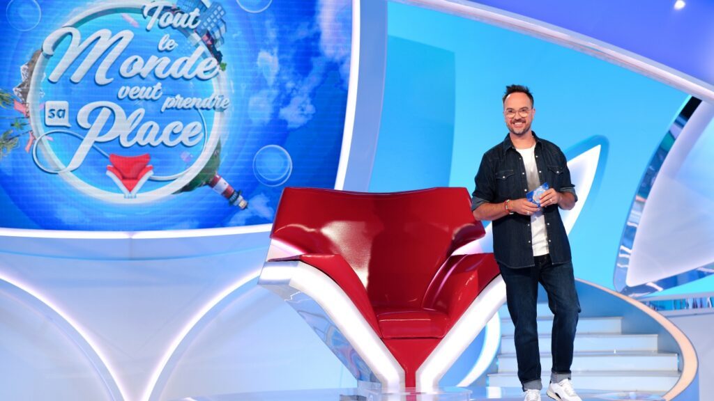 Jarry arrive à la présentation de "Tout le monde veut prendre sa place"