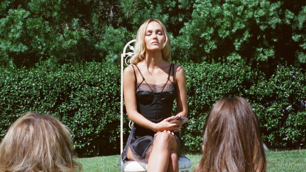 The Idol : Lily-Rose Depp défend son rôle dans la série à scandales