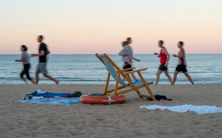 Plage de Sète, transat renversé