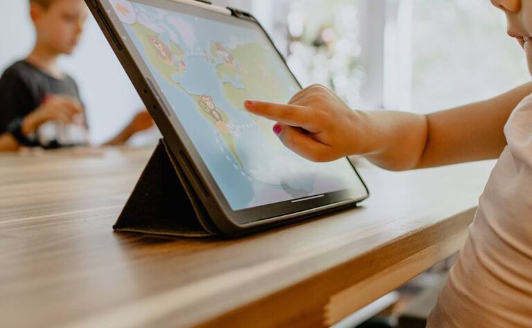 Comment le concept de doing learner révolutionne-t-il l’apprentissage dans le domaine de la télévision ?