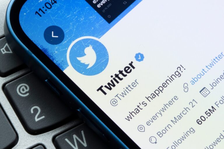 Comment utiliser la recherche avancée de Twitter pour suivre les tendances télévisuelles ?