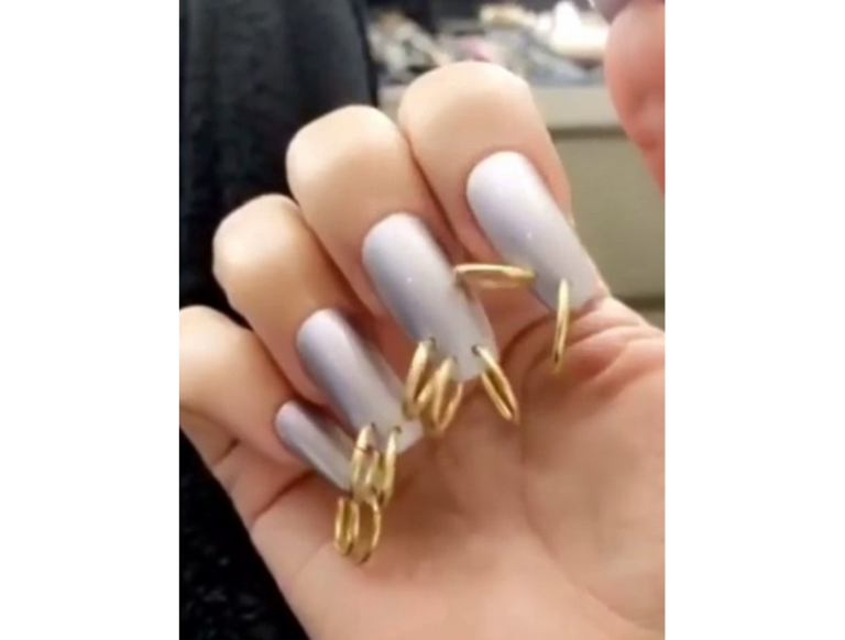 Qui fait les ongles de Kim Kardashian ?
