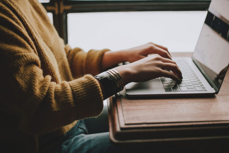 Comment protéger sa vie privée en ligne lorsqu&rsquo;on navigue sur des sites pour adultes ?