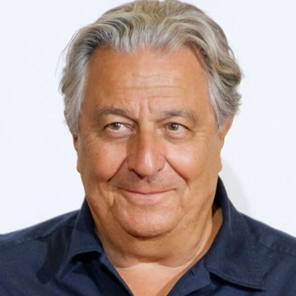 Christian Clavier devant sa villa de luxe estimée à 8,5 millions d'euros
