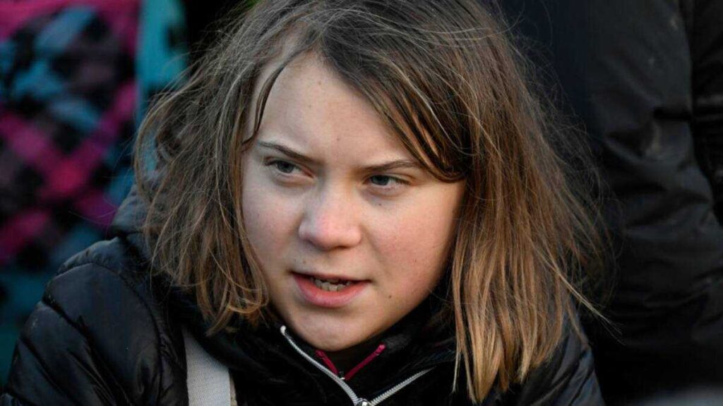 Portrait de Greta Thunberg illustrant la polémique sur sa supposée fortune de 18 millions de dollars