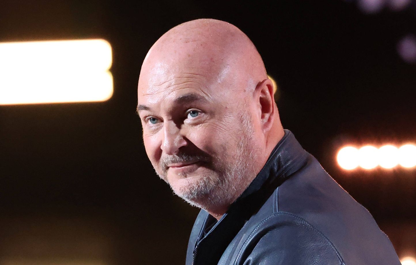 Portrait de Sébastien Cauet dans le cadre des accusations qui ont affecté sa carrière