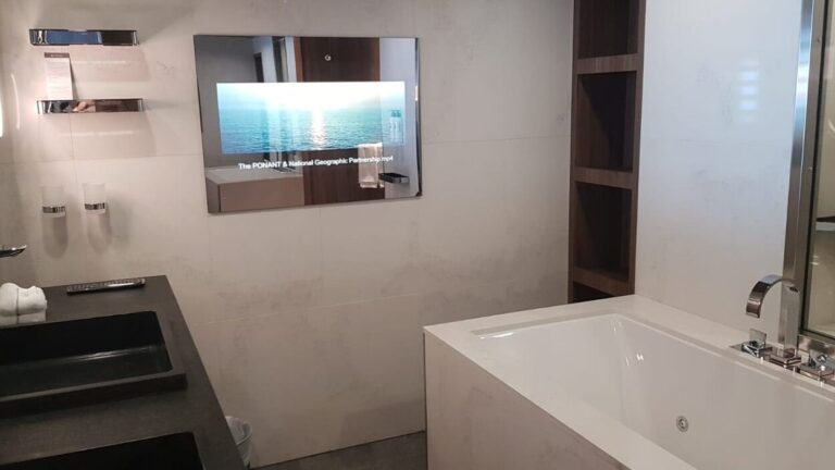 Comment regarder la télé en prenant un bain ?