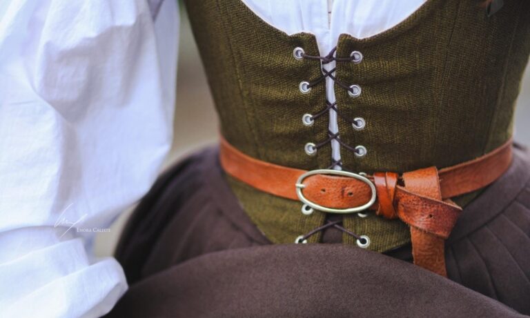 Pourquoi les stars portent-elles des corsets mineurs ?